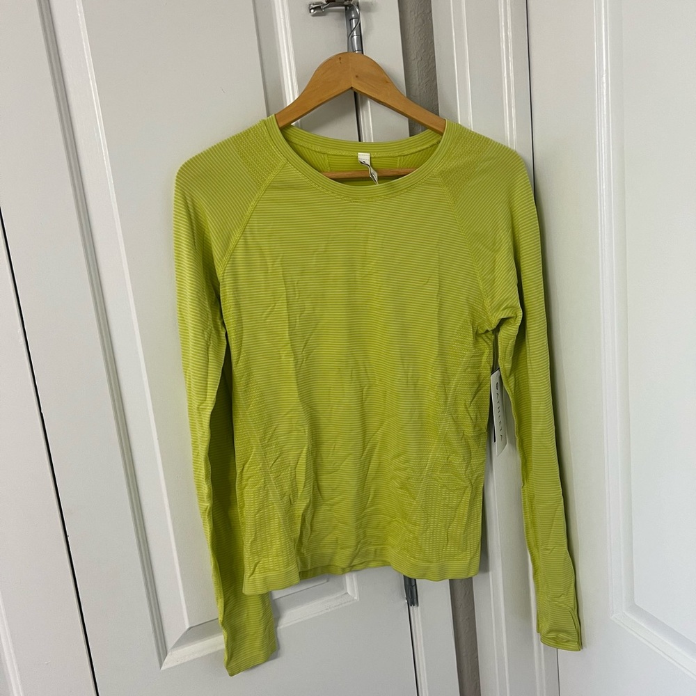 Athleta long sleeve workout top - size Large